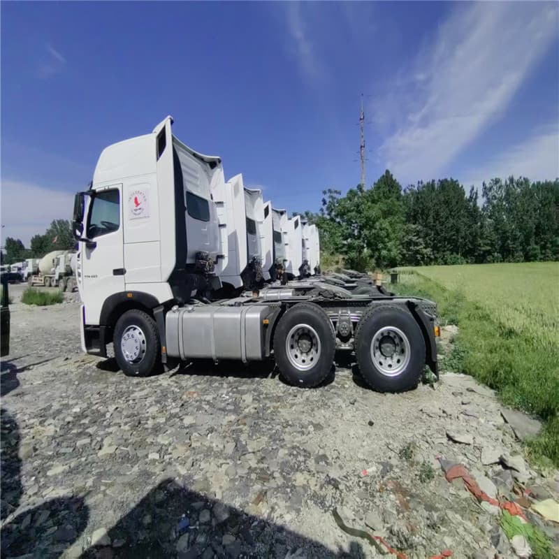 Export Howo tractor trailer head, 375HP mining transport truck, second-hand 10-wheel freight truck head