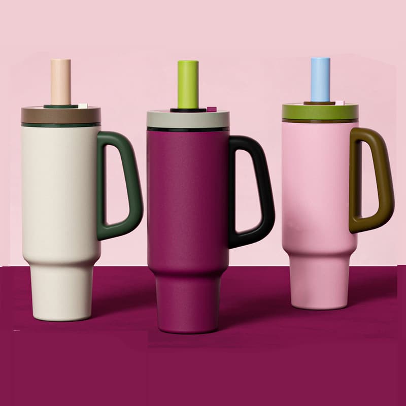 New Quick-Open Giant Straw Insulated Cup, Large Capacity Water Cup, Car-Mounted Ice Cup, Birthday Gift Water Cup