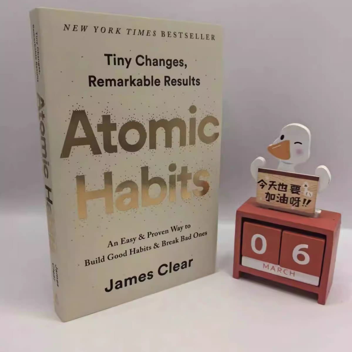 In Stock Atomic Habits: An Easy & Proven Way to Build Good Habits & Break Bad Ones (English Edition, Gold Foil Cover)