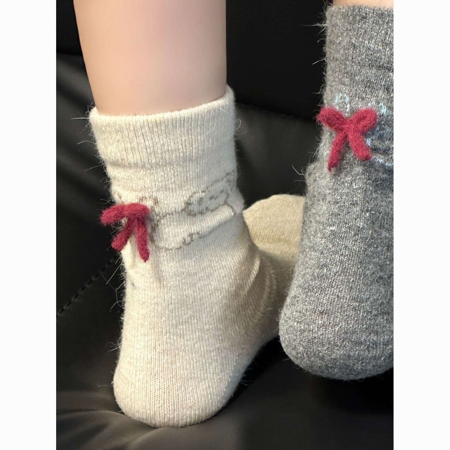 Korean-style ins cute reversible puppy fluffy socks, autumn/winter warm Japanese minimalist bow back stacked socks