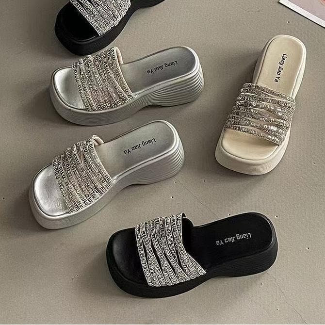 2025 Summer New Style Slip-On Slippers for Women, Outdoor Platform Sandals with Rhinestones, Height-Increasing Sandals for Women