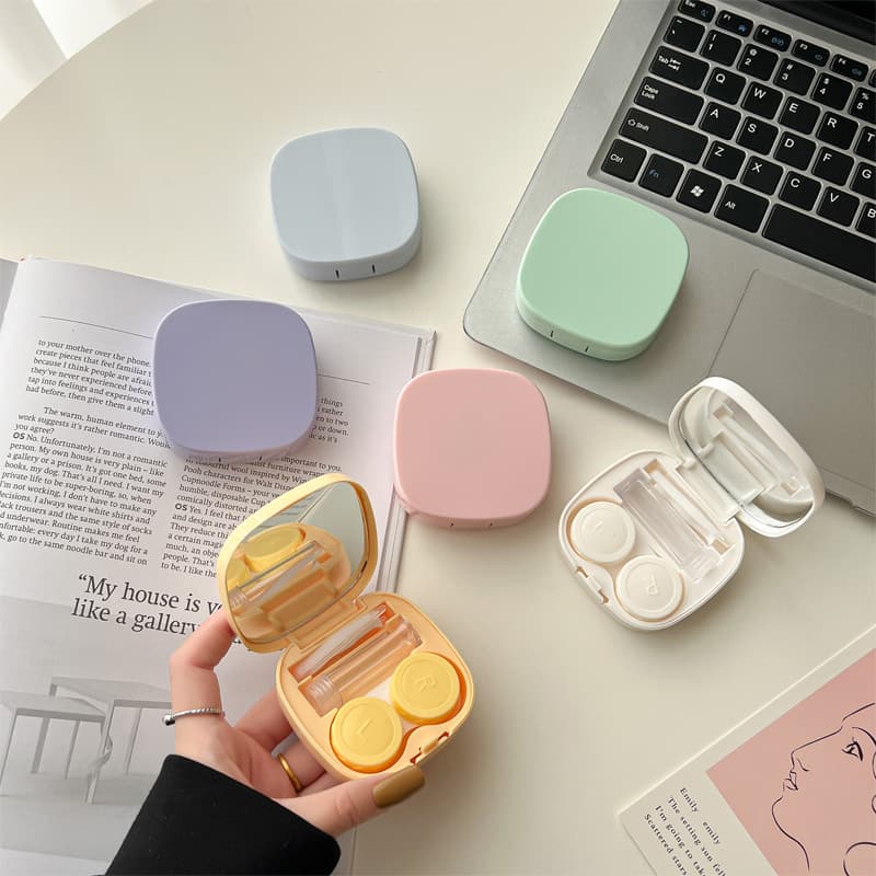 Minimalist Instagram-worthy contact lens case, leak-proof, stylish, portable, compact, double-link contact lens case with mirror.