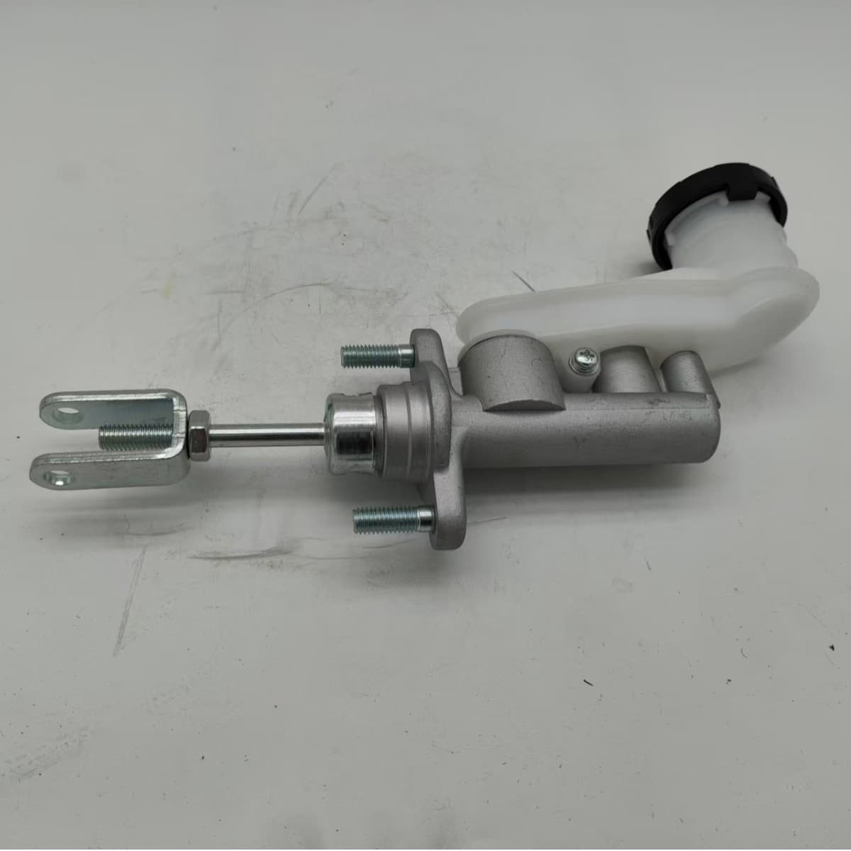 8-97943-432-0,8-97945-438-0 For Isuzu D-MAX Clutch Master Cylinder