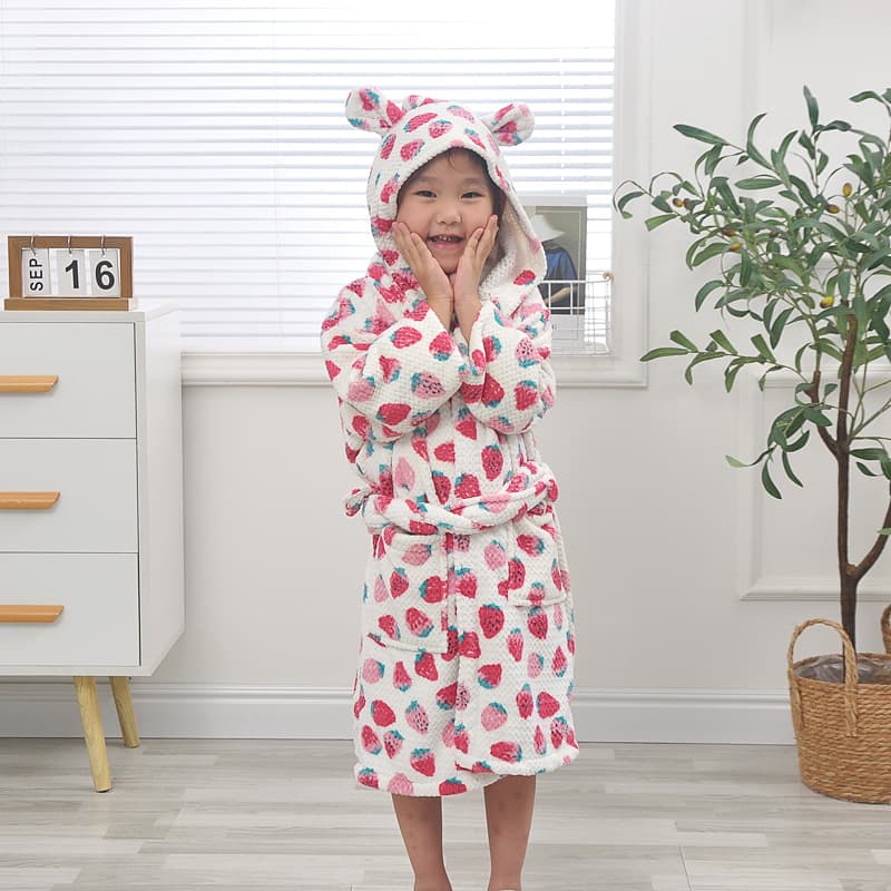 Children's Bathrobe Cartoon Hooded Coral Fleece Non-Shedding Pajamas Bath Towel Nightgown Home Wear Winter Thickened and Warm