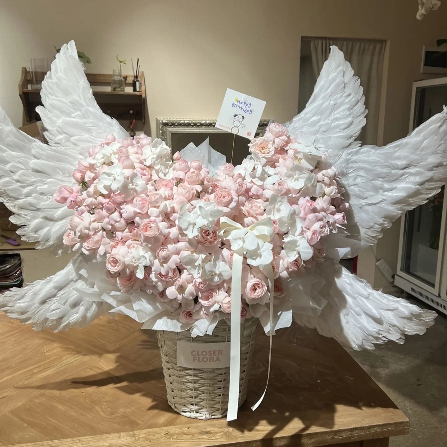 Internet celebrity can automatically open and close electric angel wings, flower shop's most popular flower material mechanical wing props