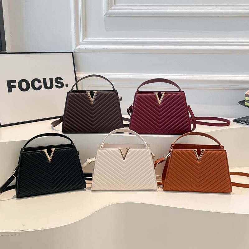 Large Capacity V-Shaped Handle Small Square Bag for Women 2026 Cross-Border New Style Light Luxury Retro Commuter Shoulder Crossbody Bag