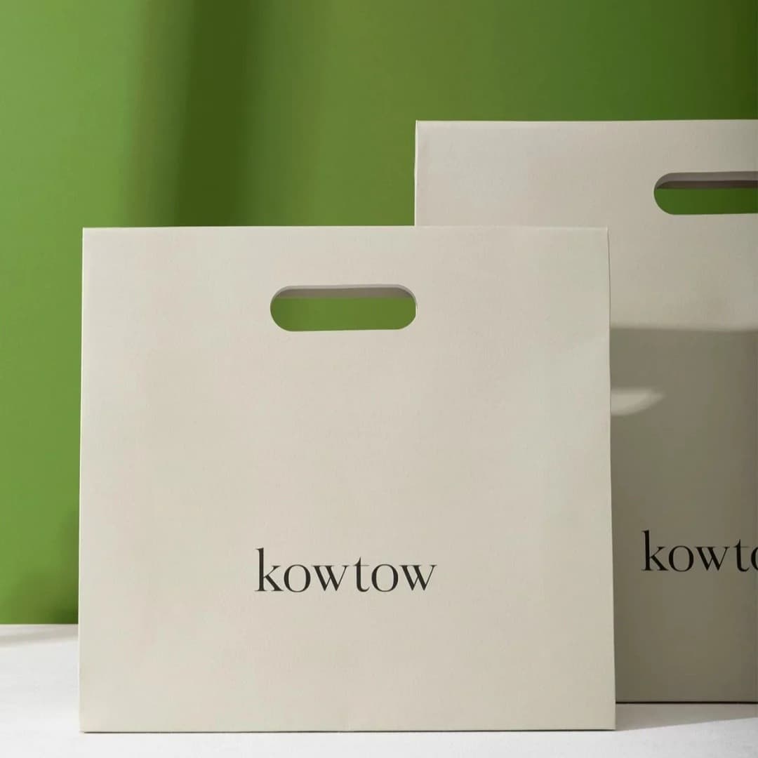 Hollow-out portable paper bag, custom printed logo, custom-made clothing store, cosmetics advertising company, corporate paper bag