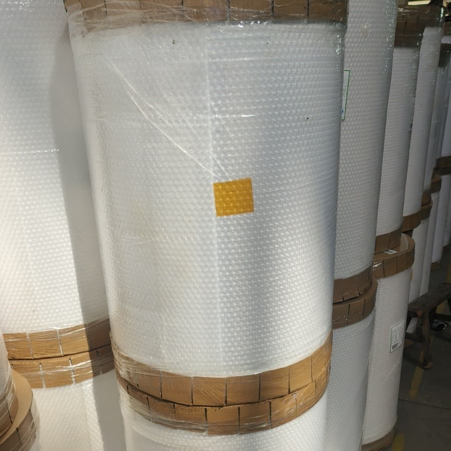 We supply BOPP pearlescent film, white pearlescent film, pearlescent printed card header film, and pearlescent film for bubble wrap courier bags.