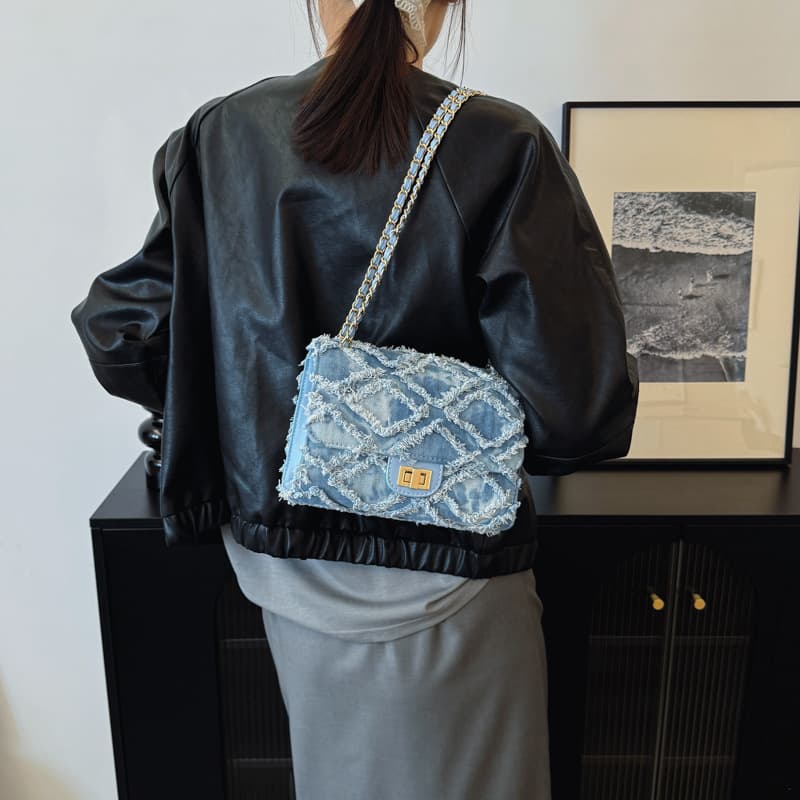 Fresh, elegant, and stylish women's new trendy versatile solid color shoulder bag denim diamond pattern chain crossbody bag