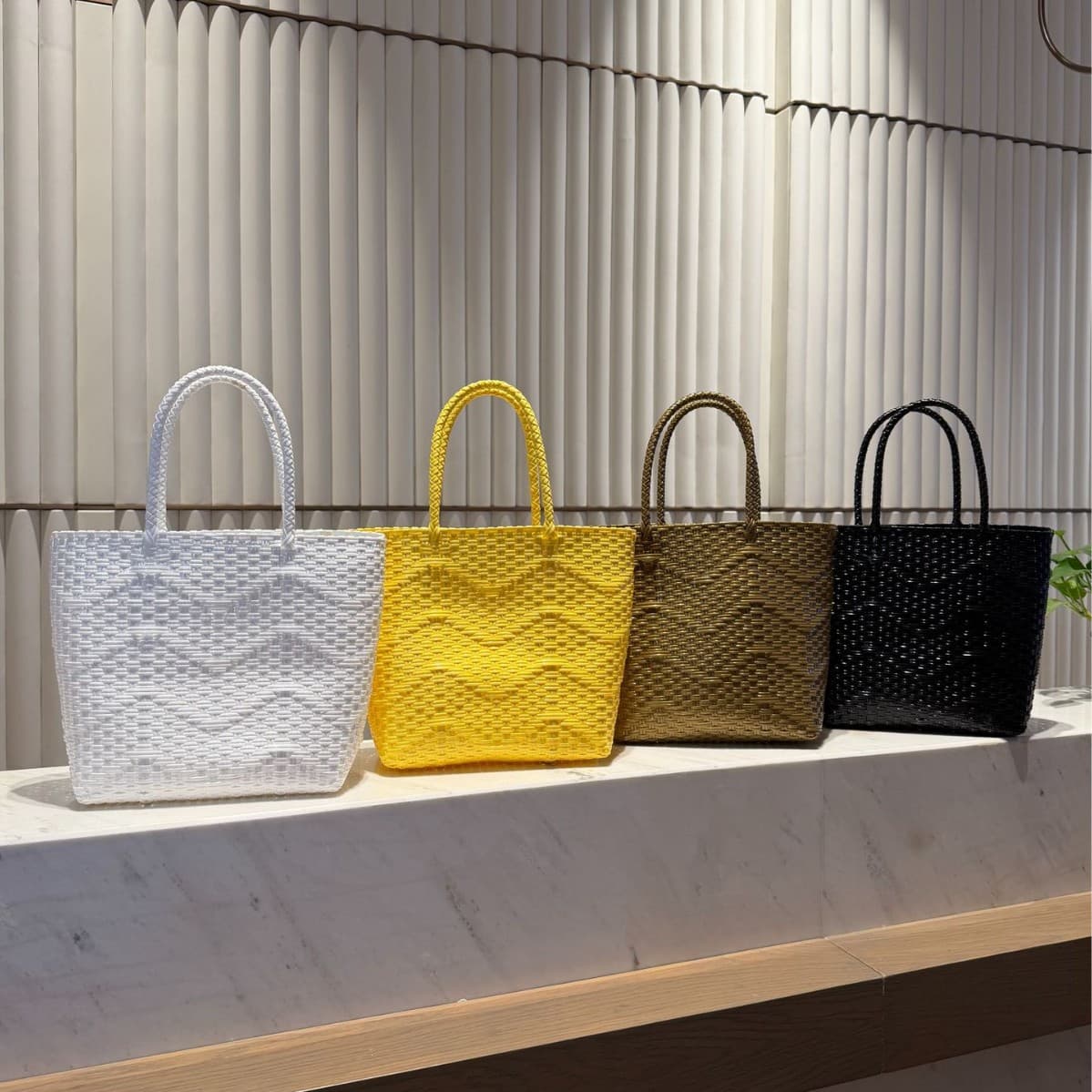 New Style Export Plastic Woven Bag with PE Fine Strips and Wave Pattern, Handbag, Vegetable Basket, Vacation Beach Seaside Women's Bag