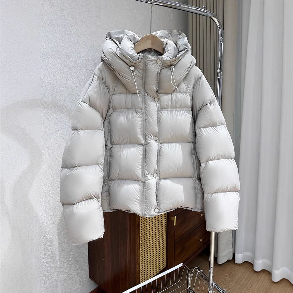 Cloud-like puff-style short down jacket for women, 2025 new style, 90% white goose down, thickened and warm, hooded, puffer jacket.
