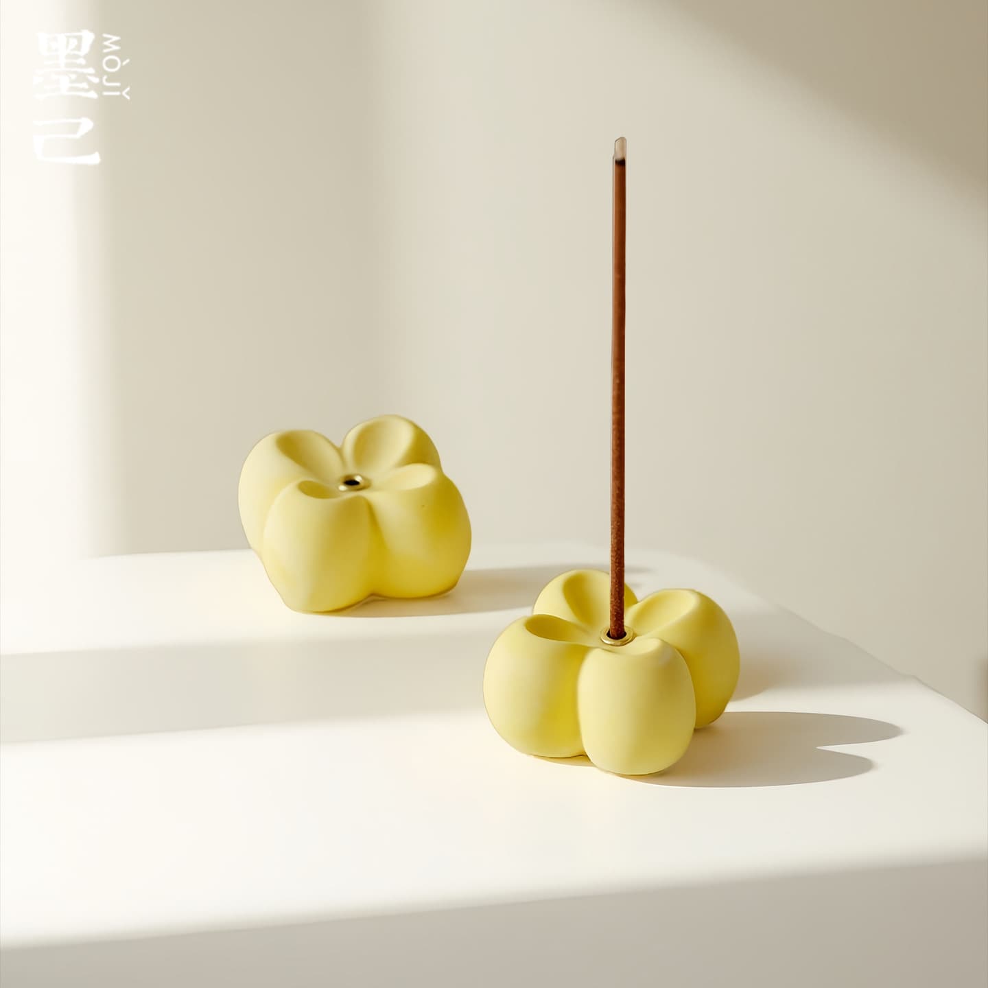 Moji ins high-value osmanthus stick incense holder, minimalist plaster four-leaf clover ornament, incense tray, creative indoor decorative piece