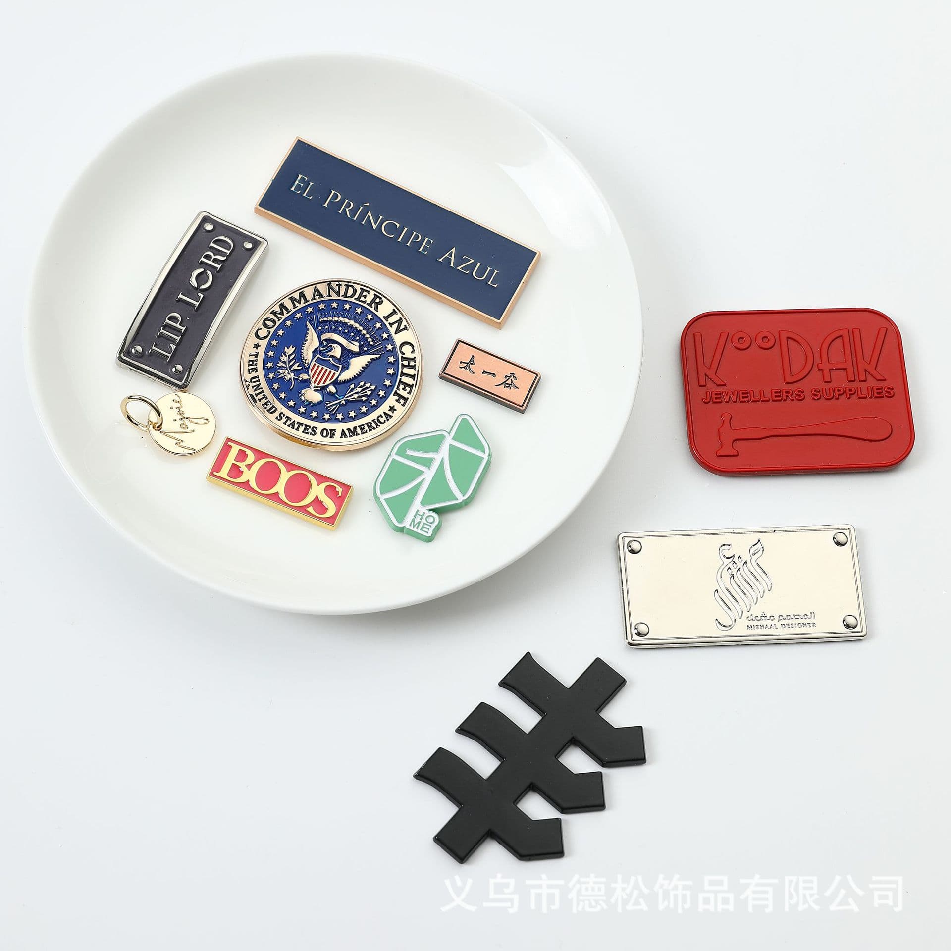 Factory Direct Adhesive Label High-End Standard Zinc Alloy Metal Perfume Label Custom Logo Wine Label for Premium Beverages