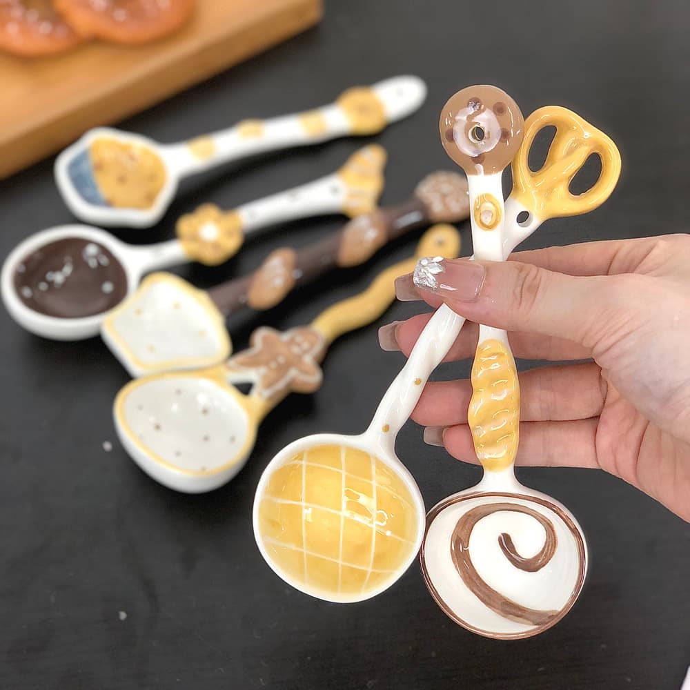 Ins style cute dessert shaped ceramic bread spoon cute muffin bun pineapple bun soup spoon cute kitchen spoon