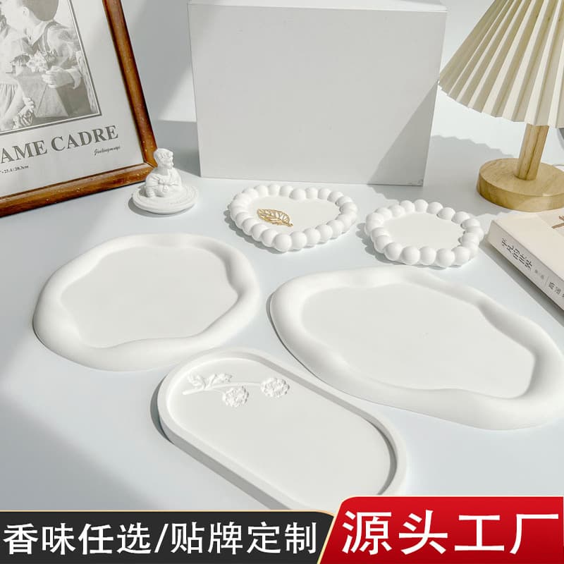 Instagram-worthy minimalist style irregular geometric scented candles, plaster trays, jewelry, photography props, decorative items.