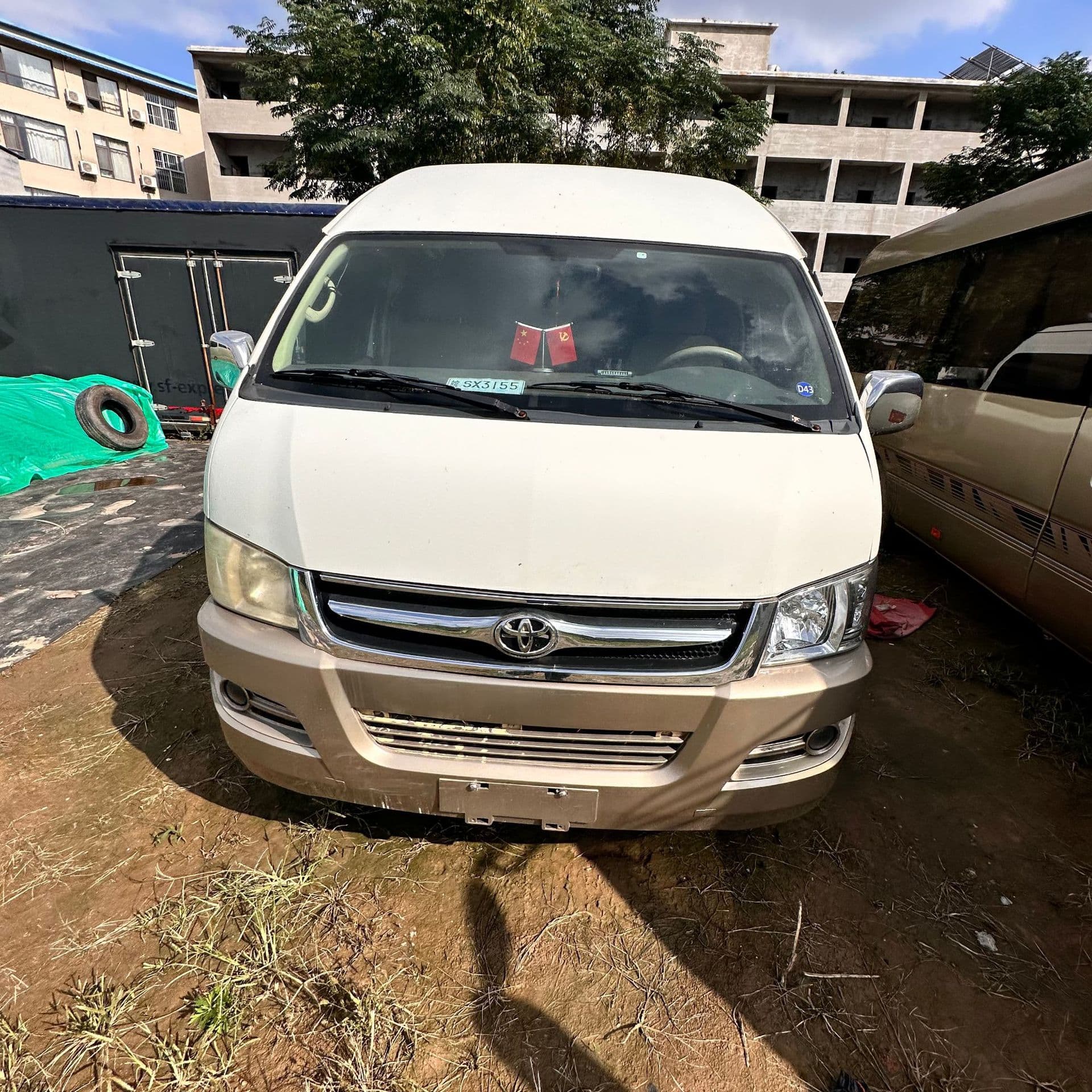 Export used premium small passenger vehicle, Hiace 13-seater minibus, business commuting bus