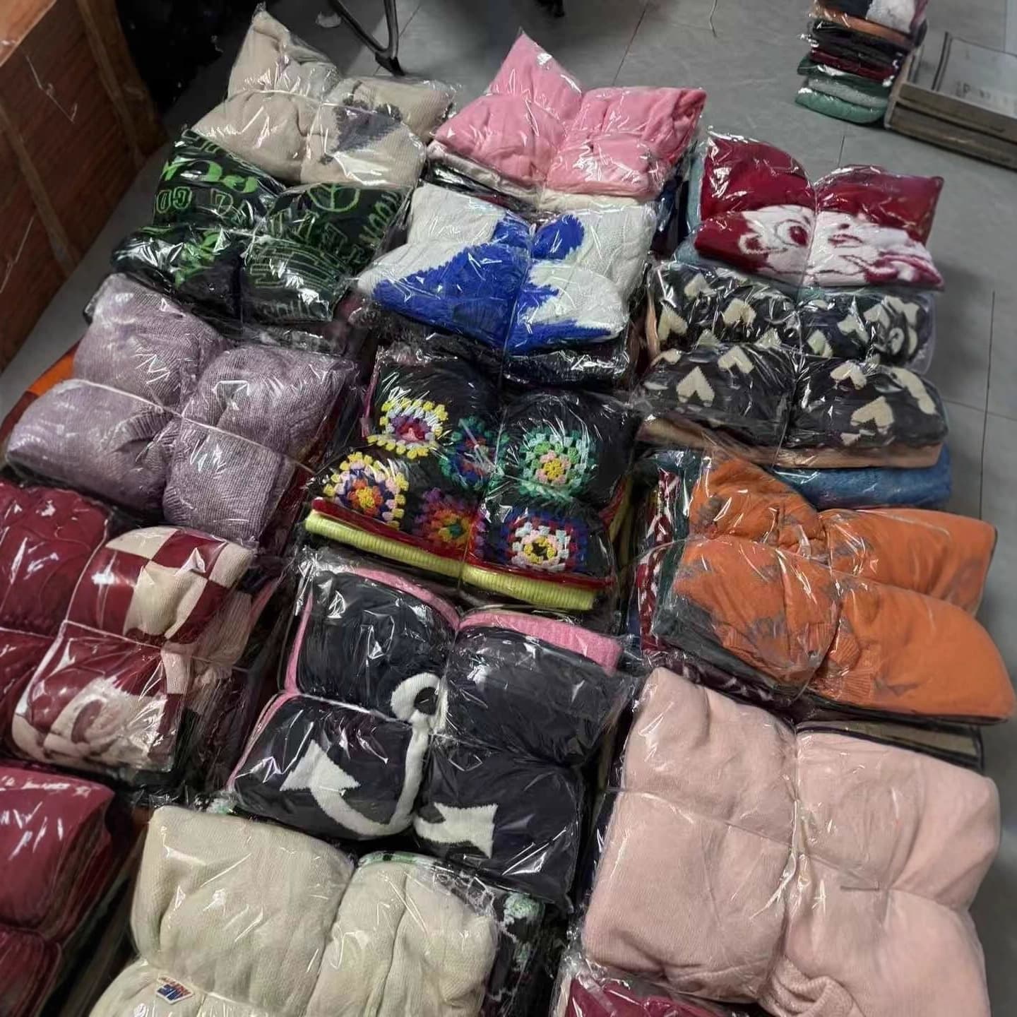 Factory Direct Supply Autumn and Winter Women's Pullover Sweaters Korean Style Pretty Girl Sweaters Wholesale Cheap Clothing Street Stalls
