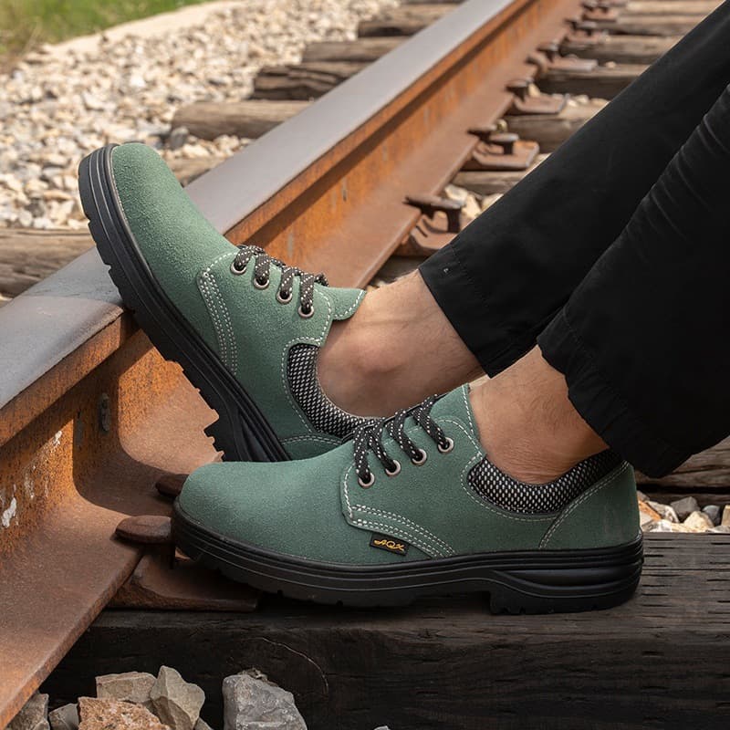 Low-top Men's Safety Shoes Anti-smash Anti-puncture Outdoor Work Safety Shoes Slip-resistant Wear-resistant Suede Leather Upper