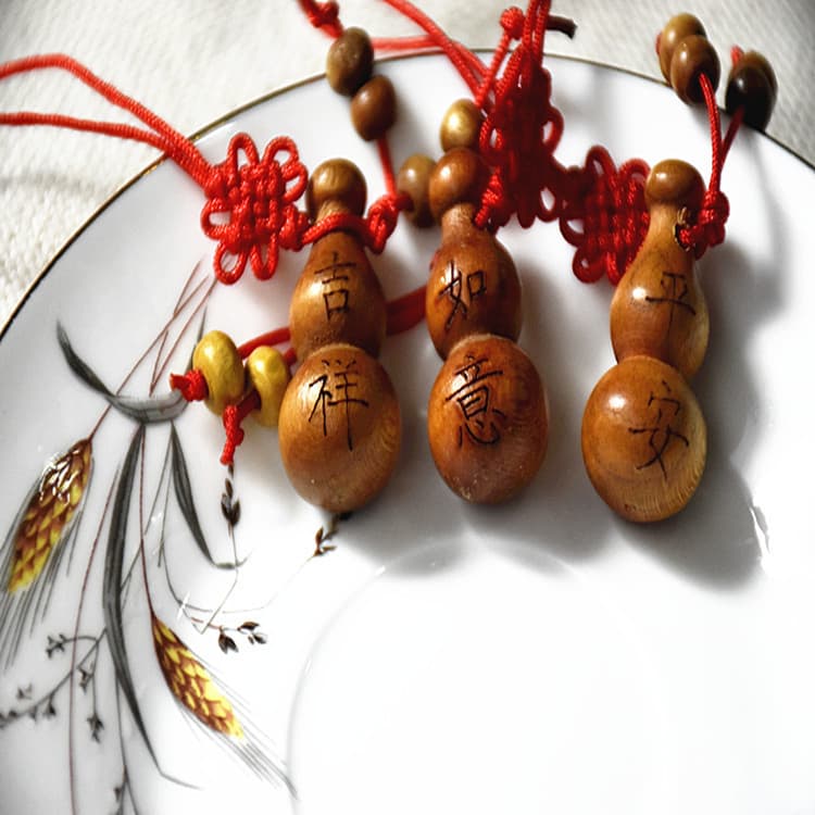Street vendor peach wood carving 3cm gourd pendant, peace style mobile phone chain, keychain, jewelry
