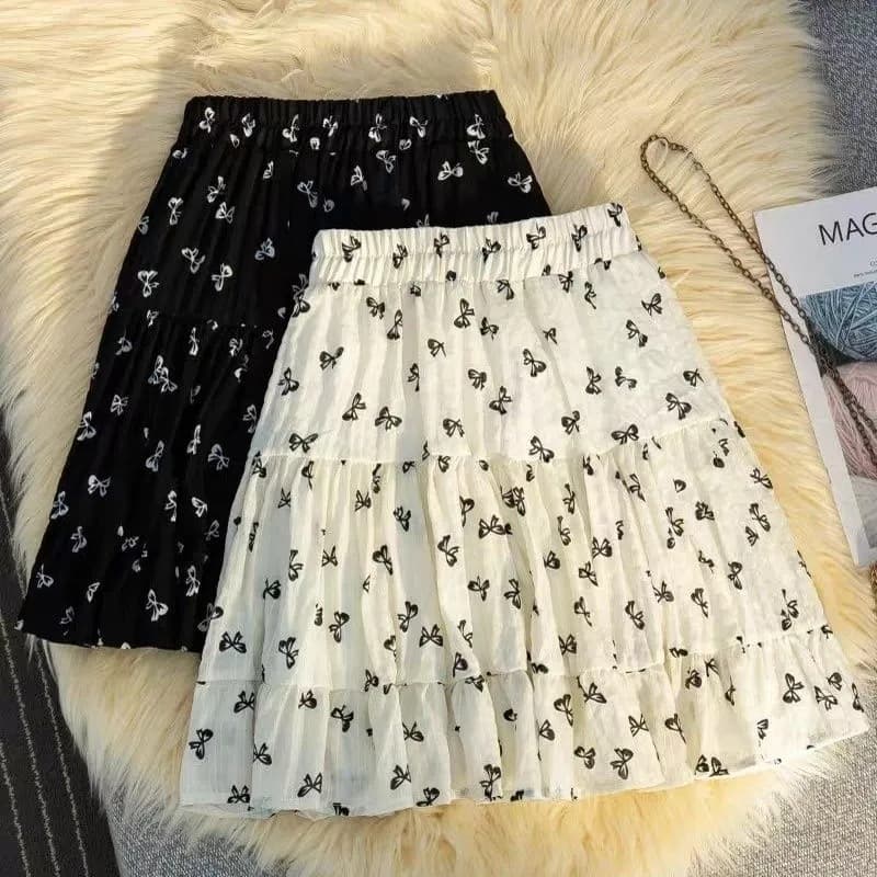 Sweet floral print petite pleated skirt for women, summer chiffon, high-waisted, slimming elastic A-line short skirt/pants.