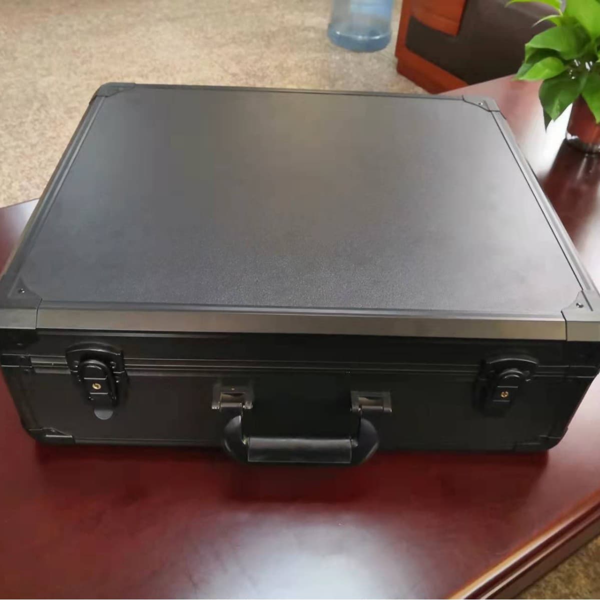 Custom flight cases, aluminum cases, and toolbox manufacturers in Suzhou, Jiangsu, accepting orders for single units.