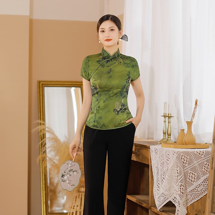 Wholesale 2026 New Style Tang Suit Women's Short Top Improved Silk Cheongsam Dress Mother's Outfit Performance Suit Set
