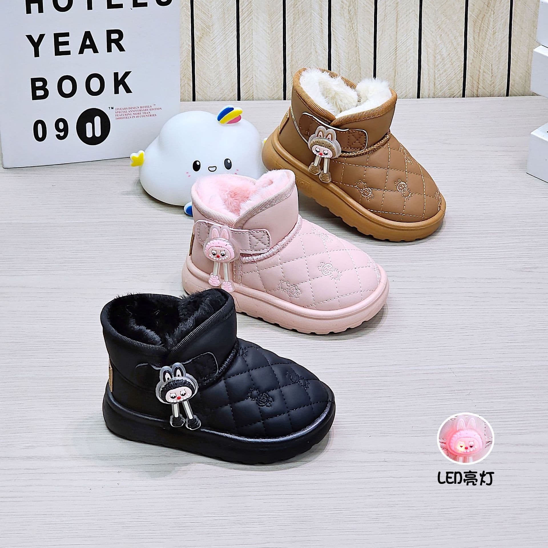 Boys' and girls' fleece-lined snow boots, warm children's big cotton boots, 2025 new style cotton shoes with lights, girls' short boots