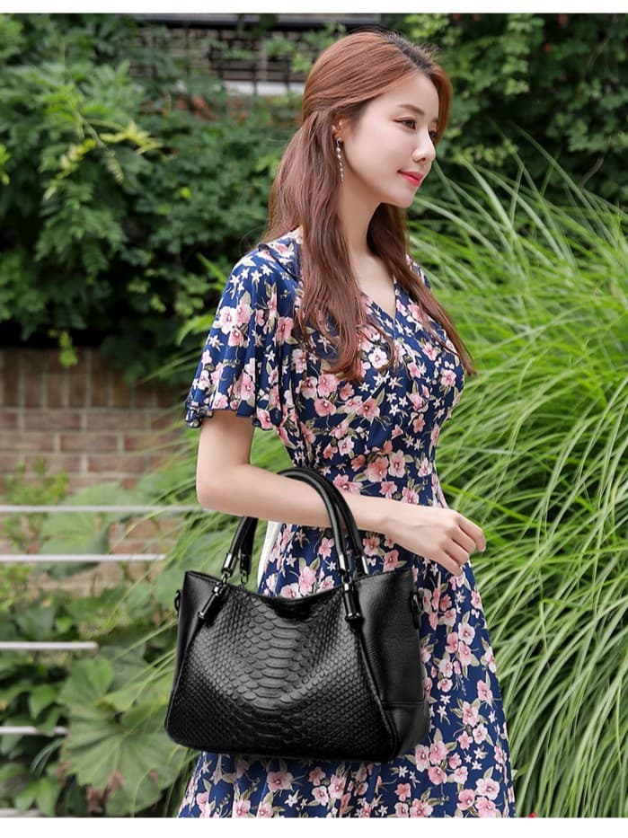Trendy Women's Bag, Practical Gift for Mother's Day, Large Capacity Ladies Handbag, Fashionable Shoulder Bag, Crossbody Bag