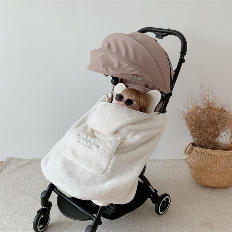 Korean style baby stroller with windproof blanket, autumn and winter warm baby carrier, extra thick cape swaddle blanket.
