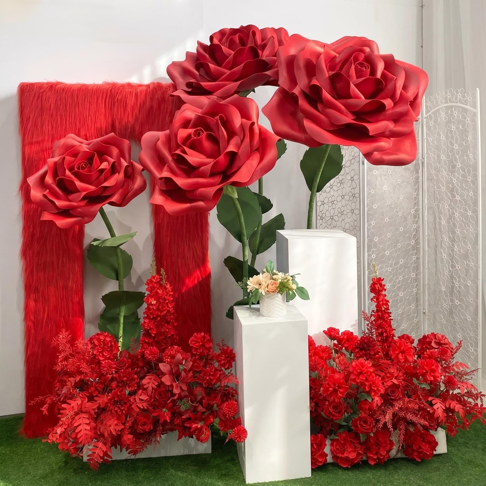 Large Artificial Rose Flowers for Shop Window Decoration, Outdoor Wedding, and Social Media Photo Spot Scene Setup