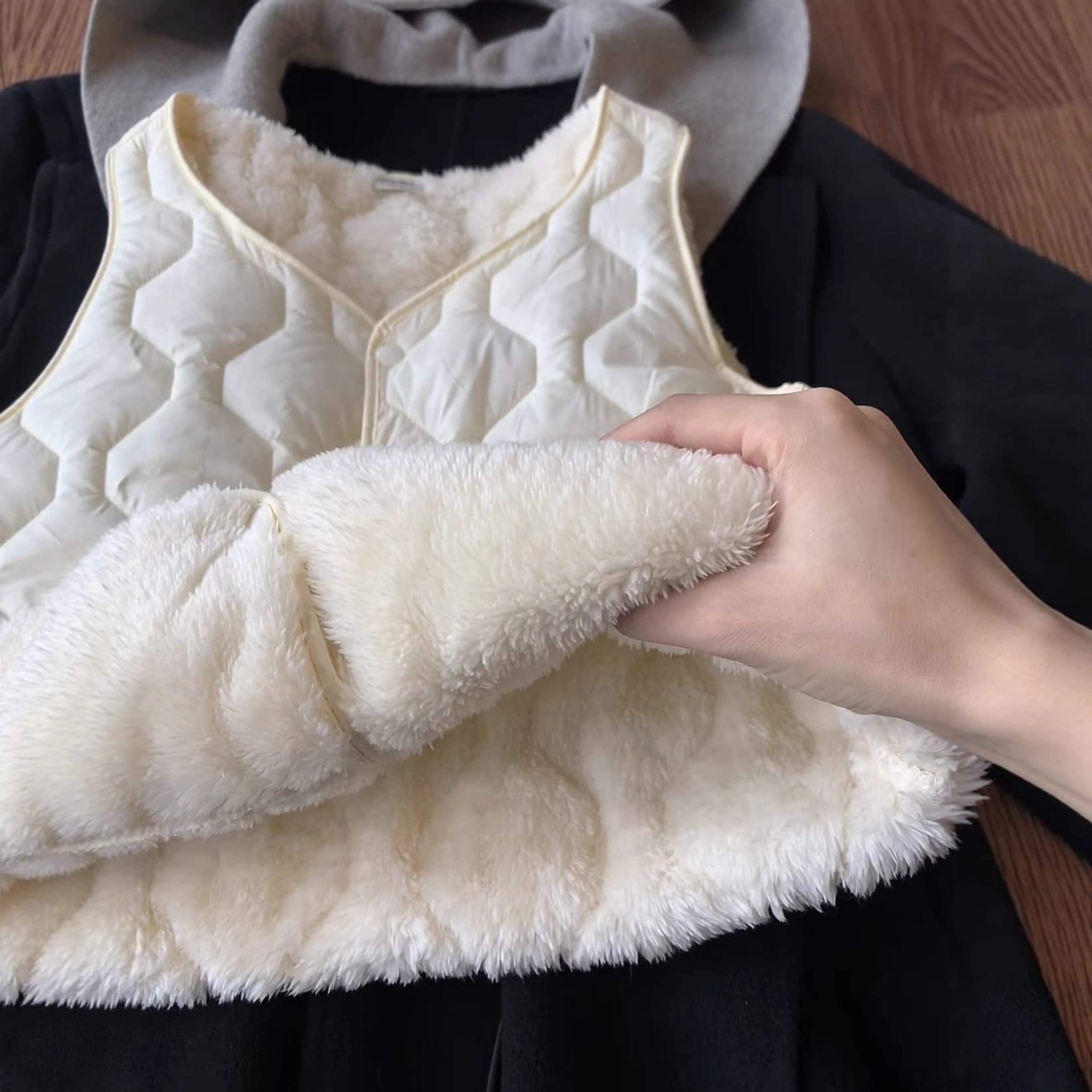 2025 winter down cotton women high-end thickened vest short warm vest thickened drop shipping