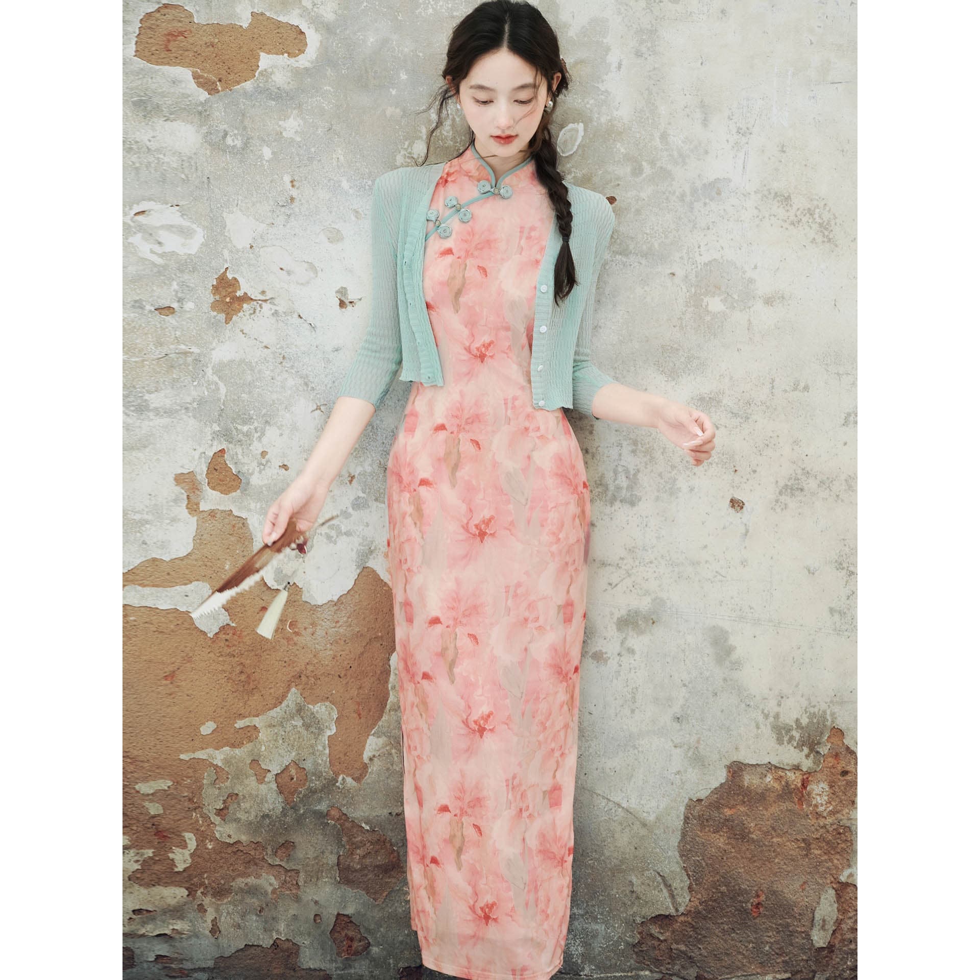 New Chinese-style modified cheongsam sleeveless printed dress, new solid color cardigan, plus-size fashionable elegant two-piece set.