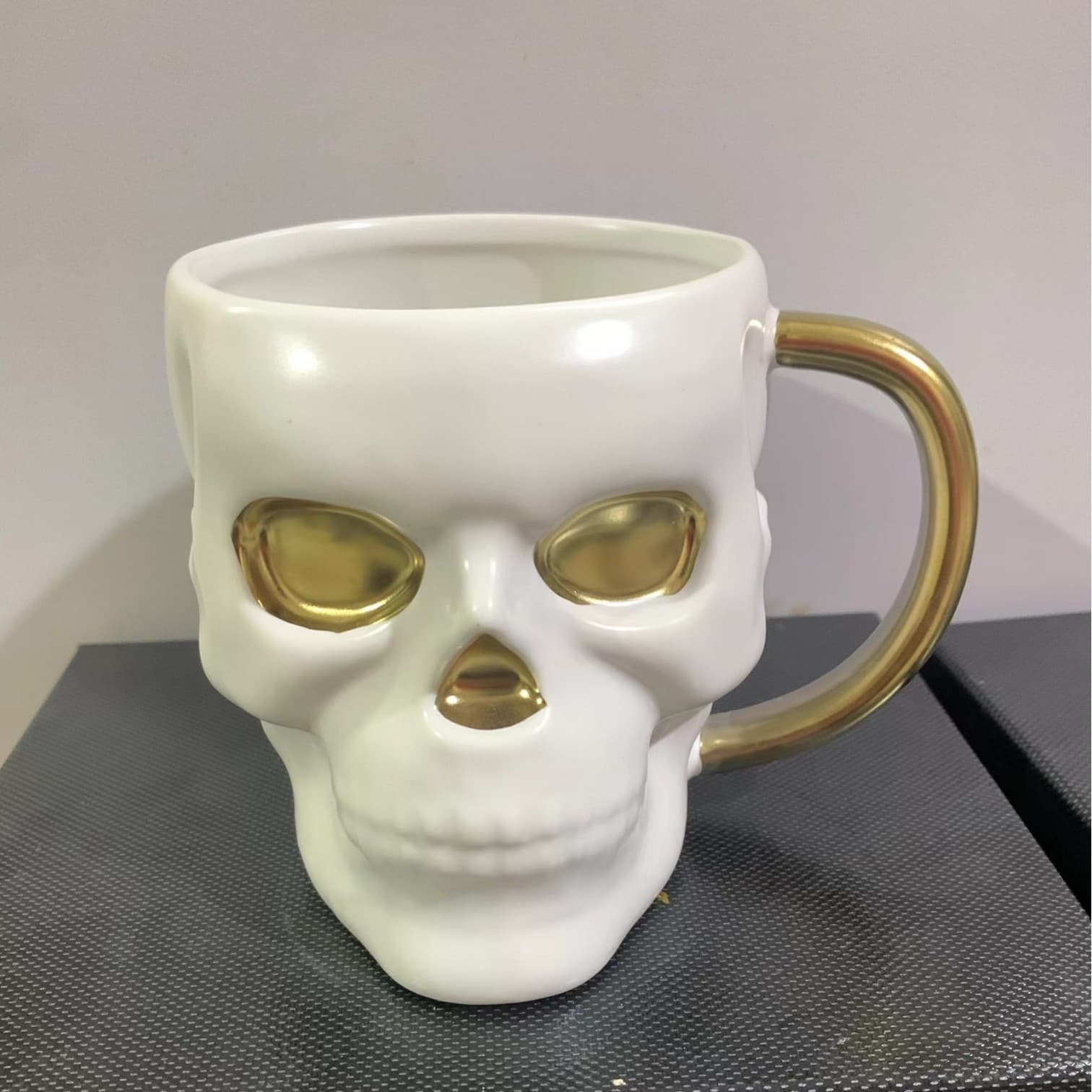 Halloween Skull Mug Creative Ceramic Coffee Cup Office Cup Minimalist Outline Modern Niche