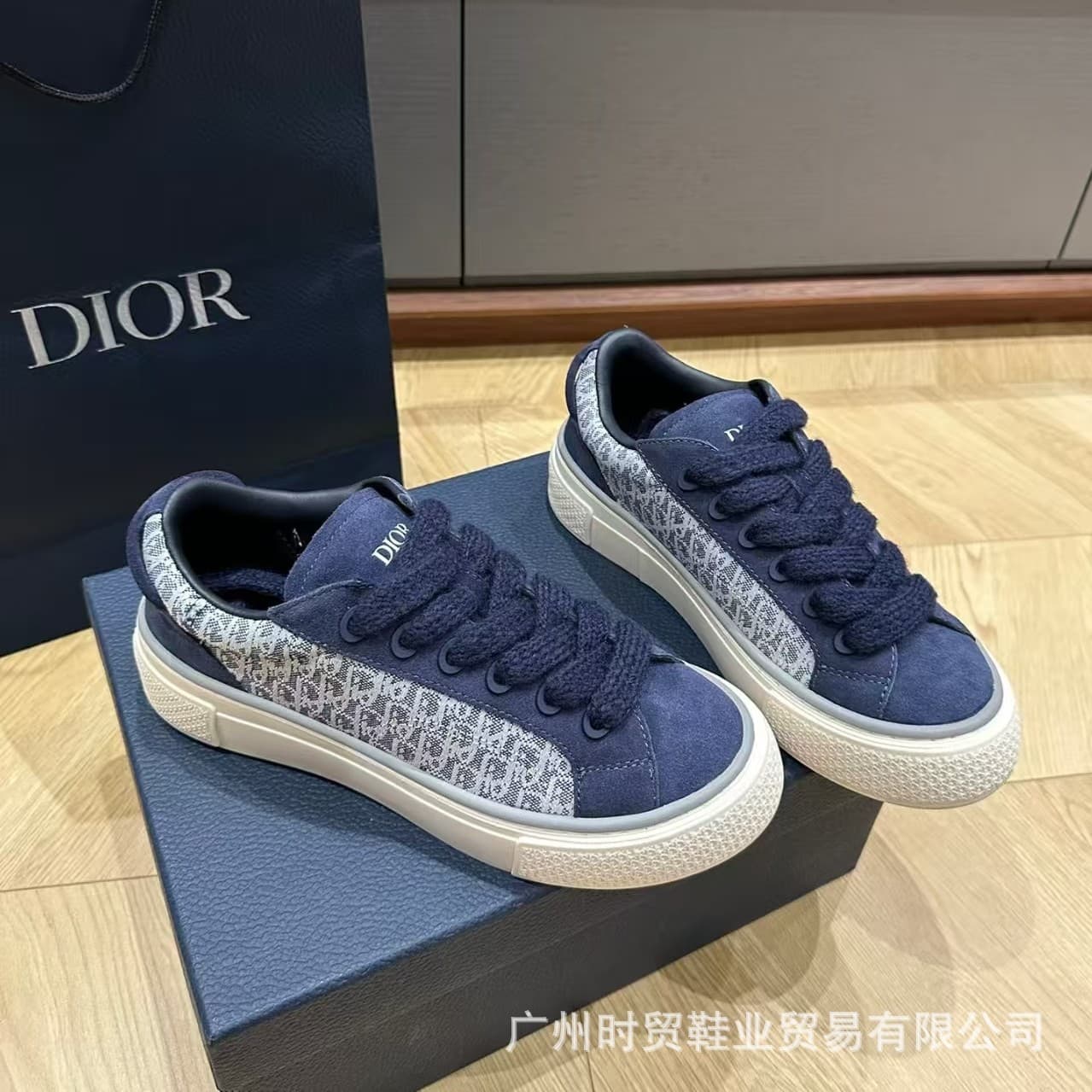 High Version D Brand B33 Genuine Leather 3D Printed Letter Comfort Anti-Slip Sole Casual Simple Style Couple White Sneakers