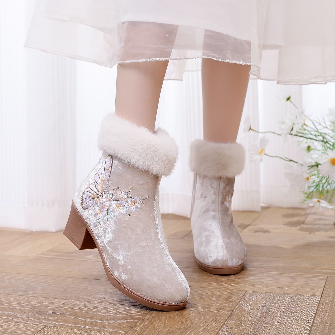 [Chu Die] 2025 New Winter Plush Retro Embroidered Mom Ethnic Style Suede Matching Cheongsam Ankle Boots Women