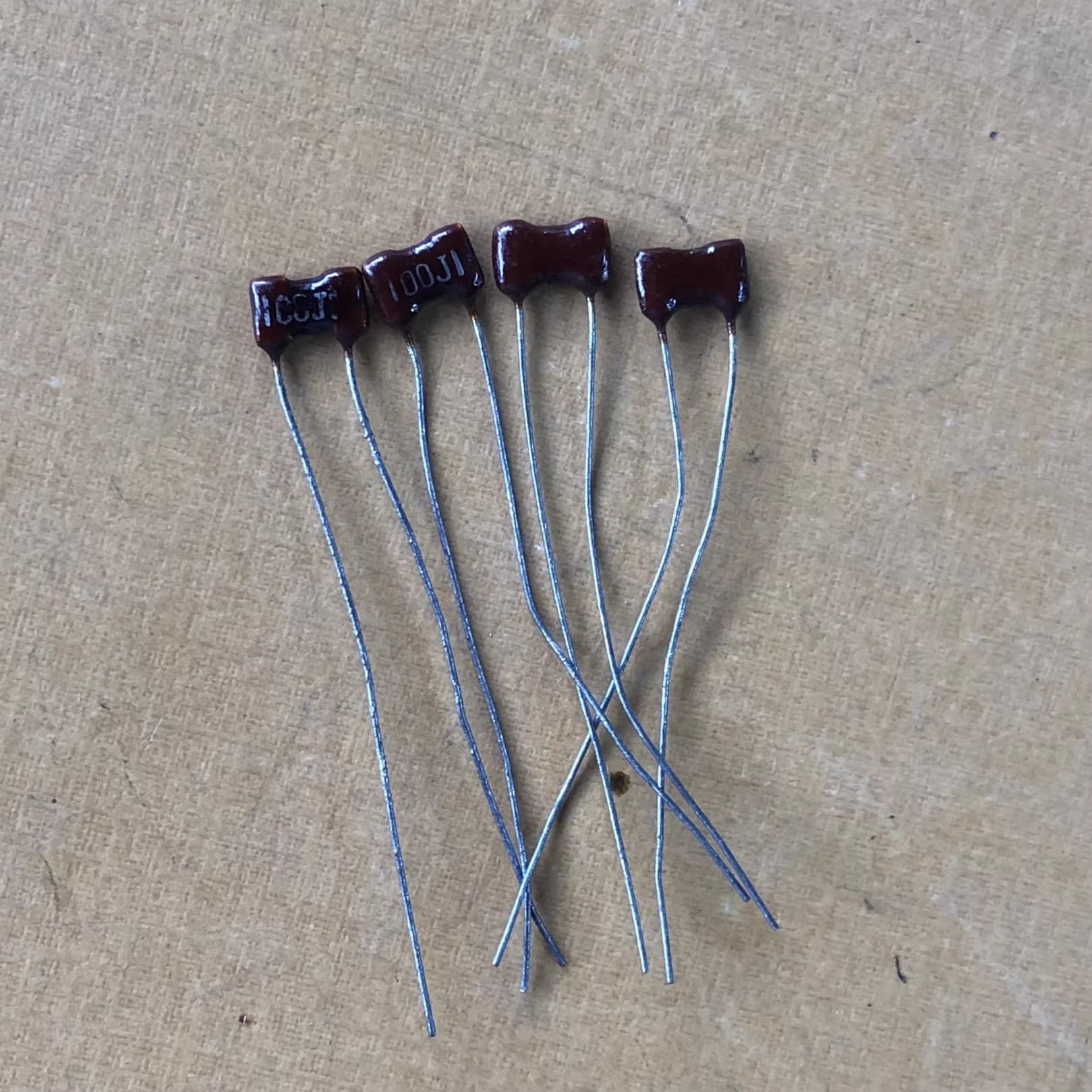 300V 10P Mica Capacitor, Original Brand New Imported Silver Mica Capacitor, 4mm Lead Spacing