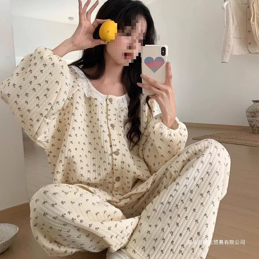 Korean style quilted pajamas for women, thickened and warm for autumn and winter, with lace floral print, plus size, can be worn as outerwear.