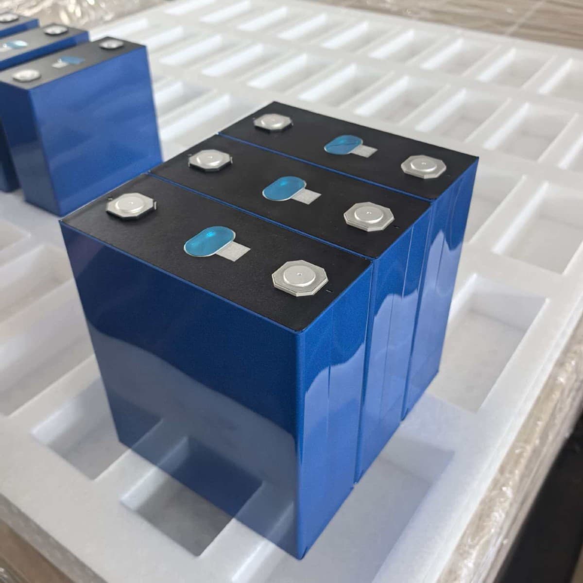 Yiwei LF304Ah3.2V lithium iron phosphate battery power battery solar RV energy storage large capacity battery cell