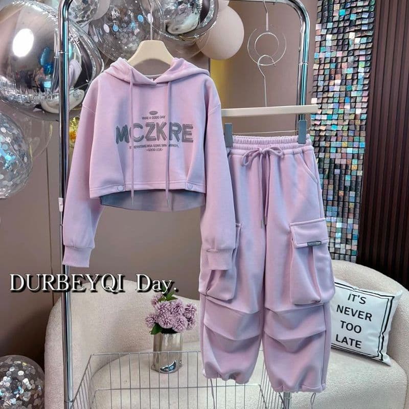 Internet celebrity girls' autumn casual suits for older children in spring and autumn new styles of Western-style vests, letter sweatshirts and pants three-piece sets