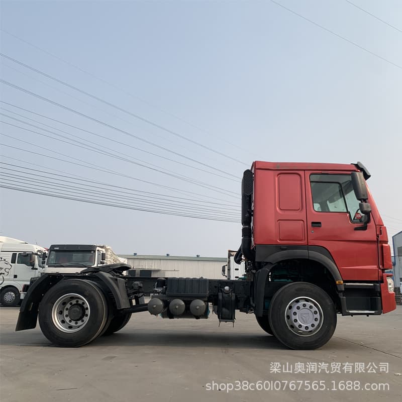 Sale to Africa Howo tractor head, 4*2 cargo transport truck, 380HP tractor trailer head