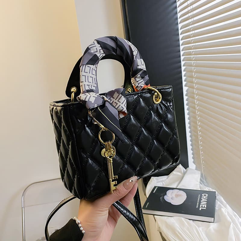 High-Gloss Patent Leather Handbag 2025 New Fashionable Diamond Quilted Crossbody Bag Trendy Ins Shoulder Bag