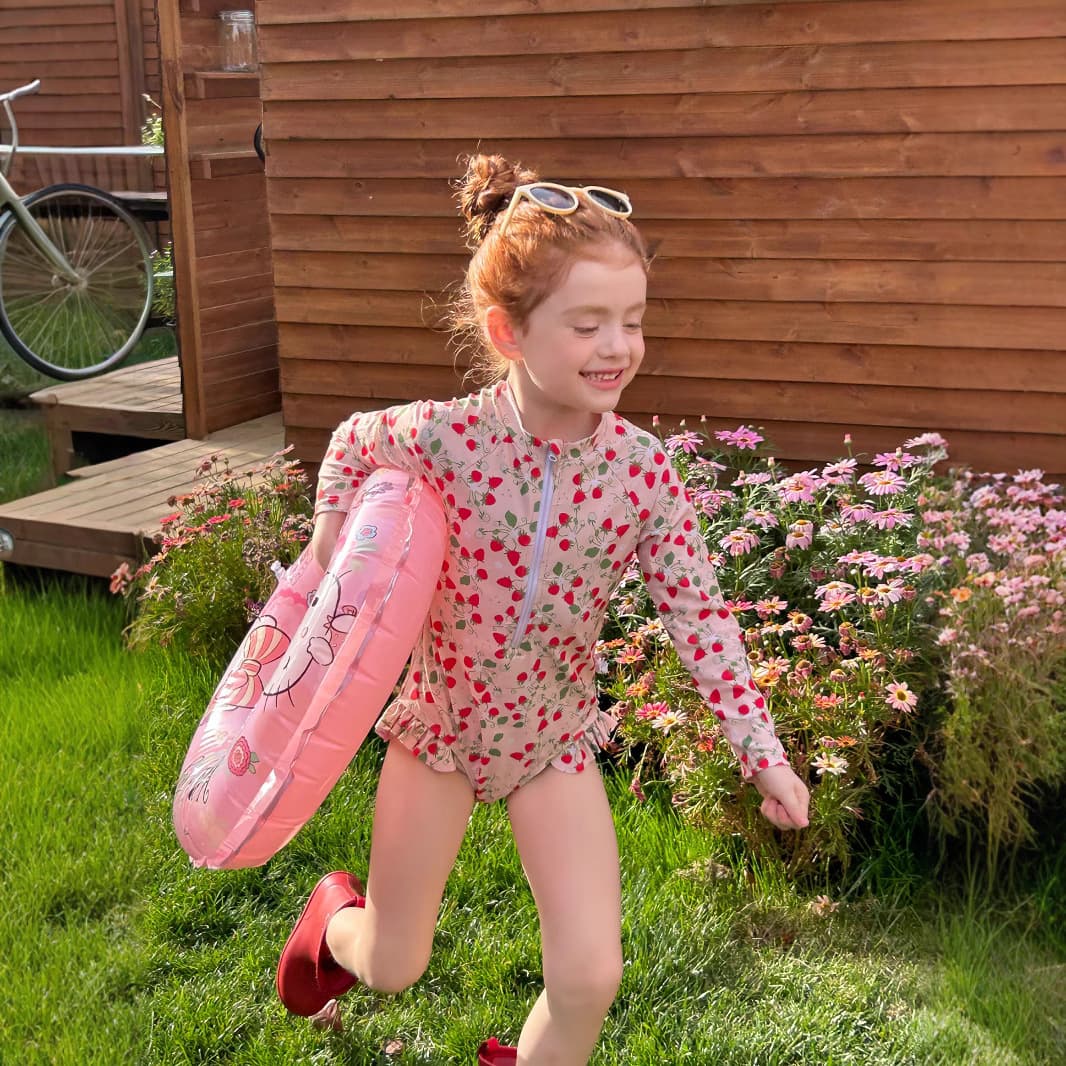 Girls One-Piece Swimsuit 2025 New Summer Long Sleeve Sun Protection Baby Girl Swimsuit Stylish Strawberry Swimwear