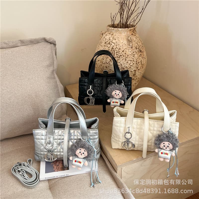 Chanel-style Diamond Quilted Handbag, New Fashion Versatile Commuter Large Capacity Shoulder Crossbody Bag