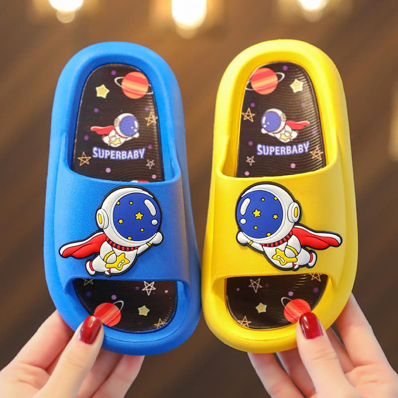 Astronaut Kids Summer Slippers, Boys and Girls Cartoon Non-Slip Soft Sole, Ages 3-11, Indoor Home Baby Slippers
