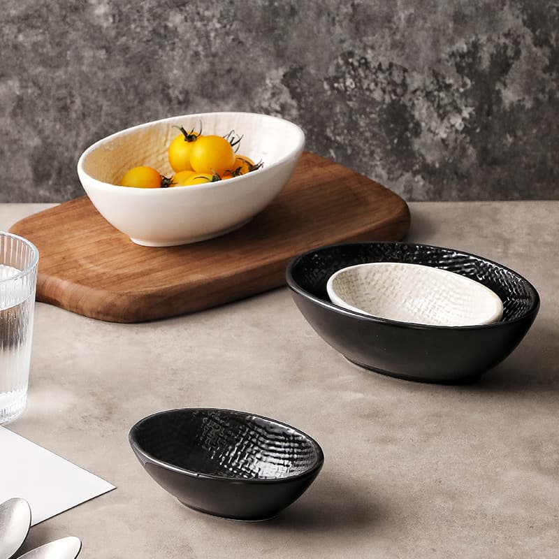 Elegant European Style Small Dipping Sauce Bowl Fruit Snack Bowl Restaurant Style Oval Shape Modern Simple Design Ceramic Bowl
