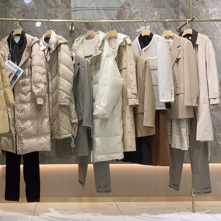 Clearance of withdrawn and labeled leftover women's clothing, wholesale brand discounts, live streaming sourcing, physical sources for down jackets.