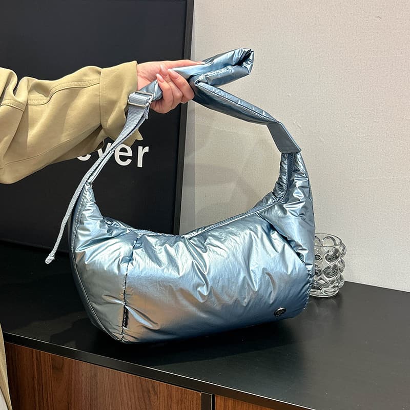 Large-capacity crossbody bag for women 2026 new bag versatile shoulder bag commuting autumn and winter cotton bag girl dumpling bag