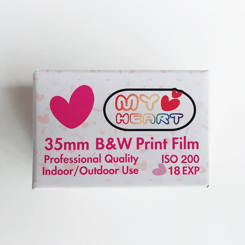 18-exposure EXP black and white film 200 ISO waterproof retro camera film, heart-shaped 35mm cute 135 film.