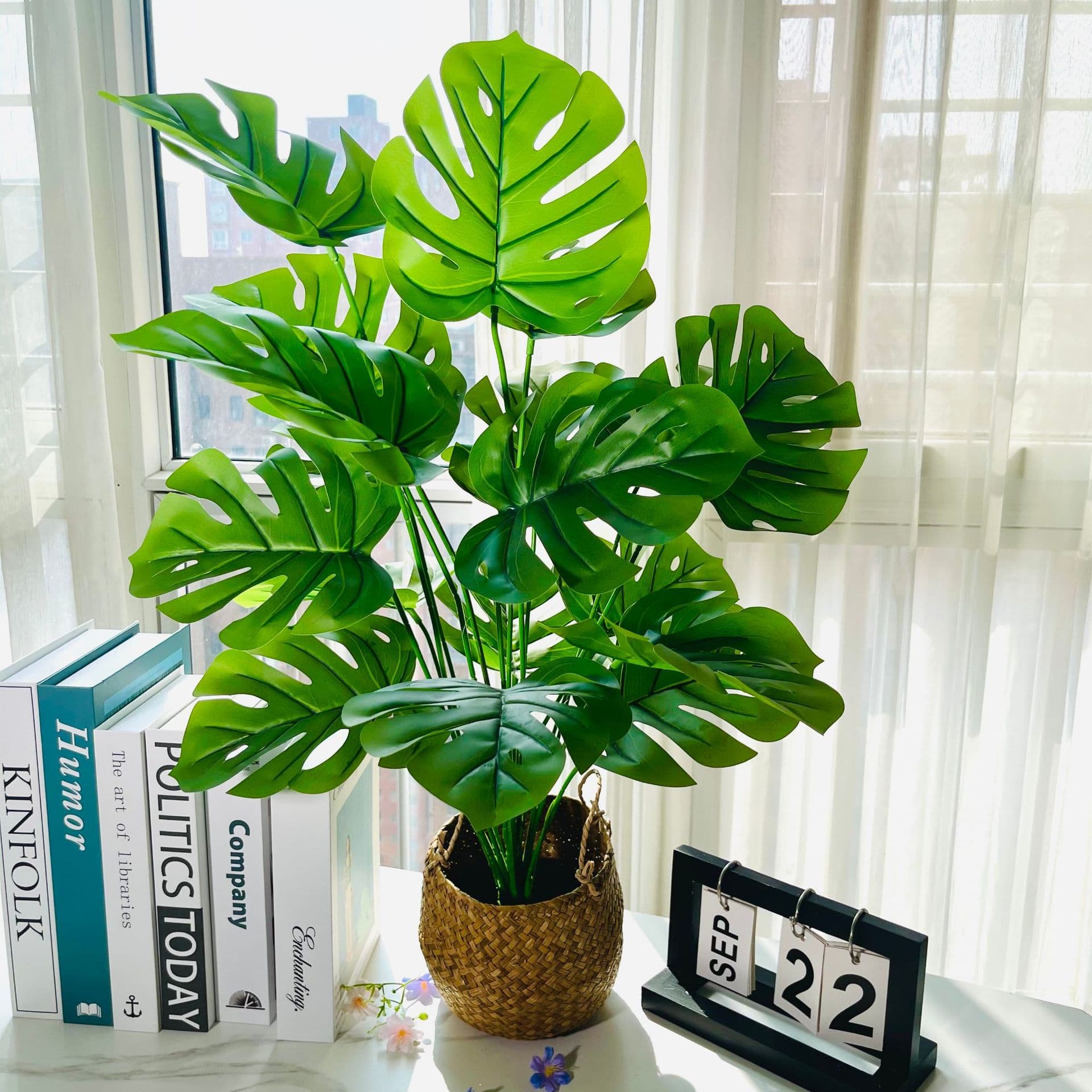 Nordic Style Living Room Artificial Green Plant Decoration Fake Flowers Small Potted Plants Faux Greenery Monstera