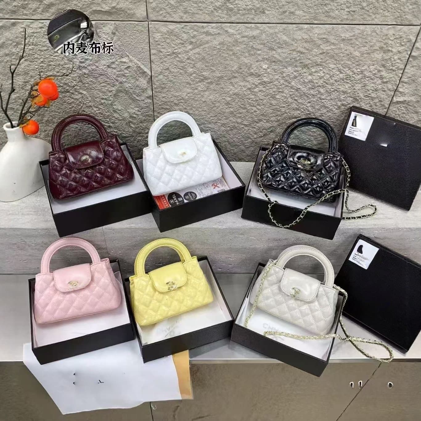 2025 New Small Fragrance Style Diamond Quilted Chain Bag Women's High-End Handheld Crossbody Bag Fashion Versatile Mini Square Bag